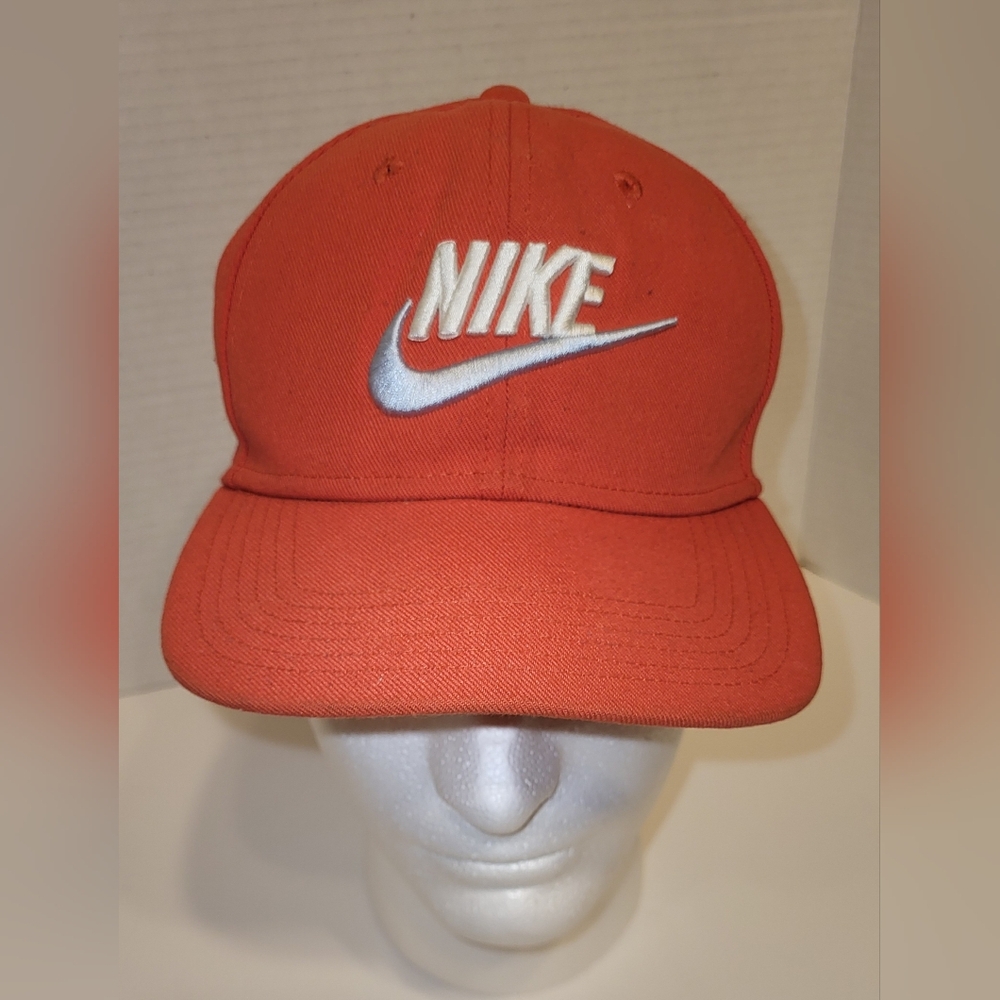Nike baseball cap orange color great condition Adult size